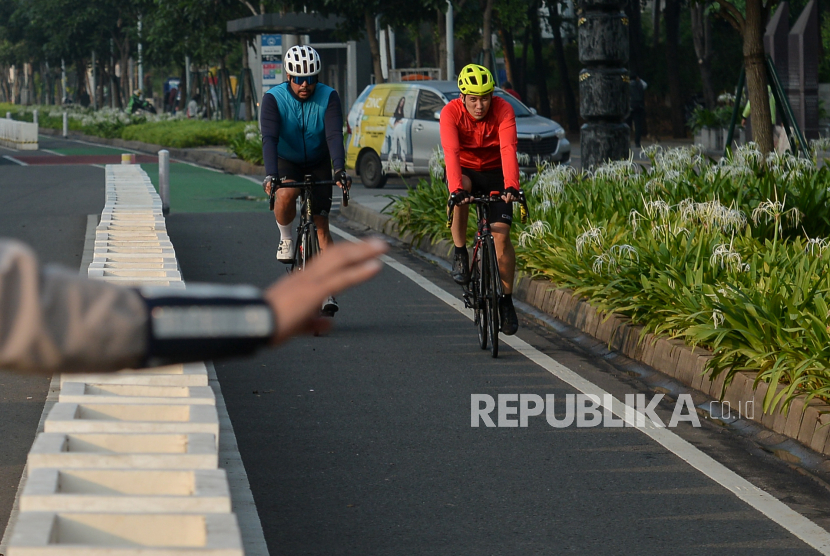 Wakil Gubernur DKI Jakarta Ahmad Riza Patria menanggapi usulan pembongkaran jalur sepeda permanen di Jalan Sudirman-Thamrin yang disampaikan oleh Wakil Ketua Komisi III DPR RI Ahmad Sahroni. (Ilustrasi jalur sepeda)