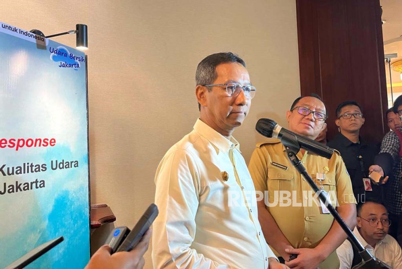 Penjabat (Pj) Gubernur DKI Jakarta Heru Budi Hartono memberikan keterangan usai acara di Hotel Shangri La, Jakarta Pusat pada Senin (28/8/2023).