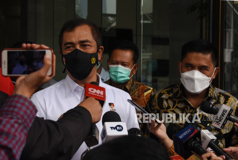 Kepala Badan Reserse Kriminal Polri Irjen Pol Agus Andrianto (kiri) mengatakan, pihak Kejagung akan melakukan pemeriksaan di Lingkungan Kejari Cirebon.