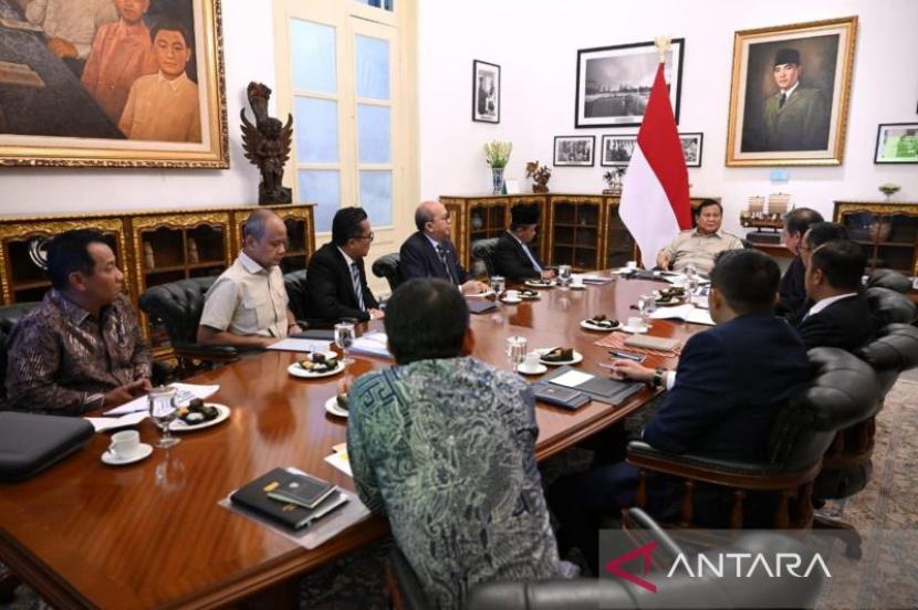 Prabowo Minta Kendalikan Alih Fungsi Sawah Demi Ketahanan Pangan