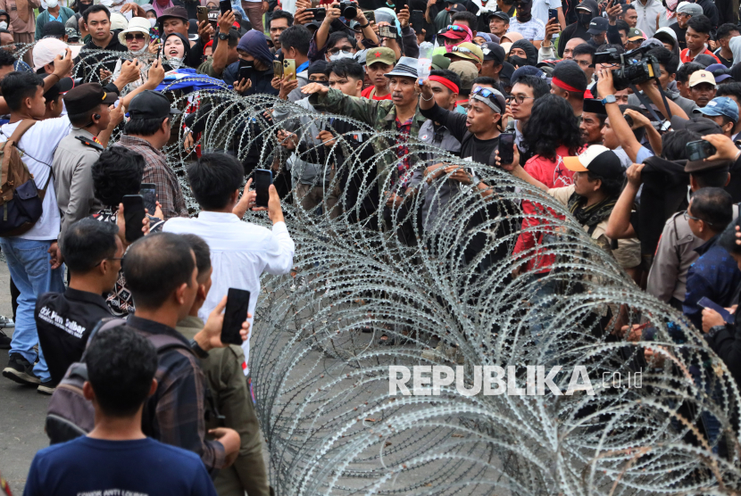 Demo Tolak Tambang Pasir di Mamuju Diwarnai Kericuhan