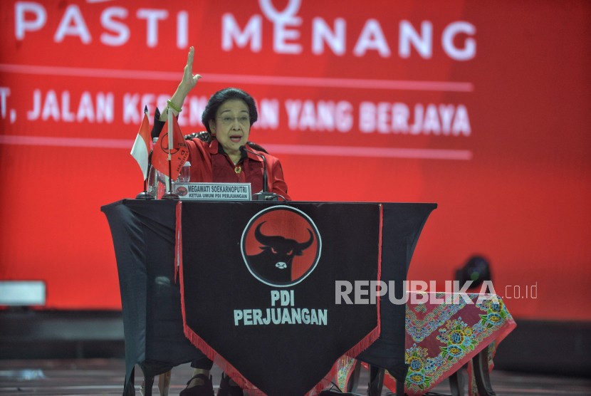 Ketua Umum DPP PDI Perjuangan (PDIP) Megawati Soekarnoputri menolak revisi UU TNI dan Polri.