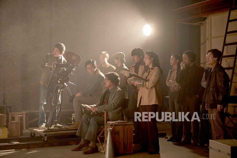 Cuplikan dan adegan di film Korea, Cobweb (Geomijib) karya sutradara Kim Jee-woon. 