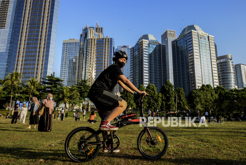 Pesepeda di ibu kota Jakarta.