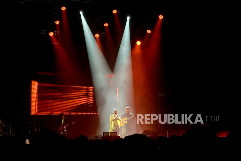 Rangkaian konser Yura Yunita bertajuk Pertunjukan Tutur Batin Live in Concert yang digelar di Tennis Indoor Senayan, Jakarta, Jumat (16/6/2023).