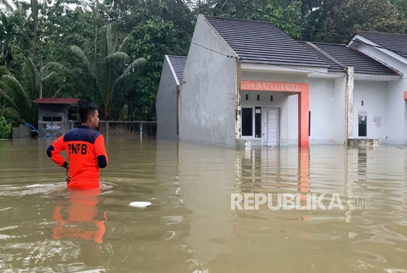 Banjir di wilayah Kabupaten Pangandaran, Jawa Barat, pada Jumat (7/7/2023). 
