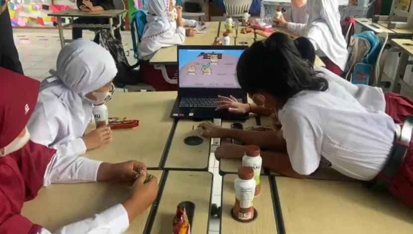 Mahasiswa PMM-UMM Kenalkan Metode Digital Game-Based Learning