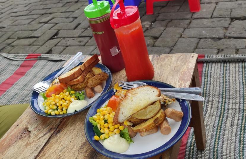 Nikmatnya American Breakfast Buatan Pedagang Kaki Lima di Kota Madiun