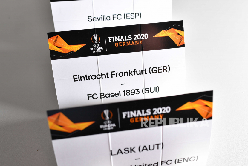  Foto selebaran yang disediakan oleh UEFA menunjukkan pemandangan kartu nama sebelum Liga Champions UEFA 2019/20 perempat final, semi final dan final di markas UEFA, The House of European Football di Nyon, Swiss, 10 Juli 2020.