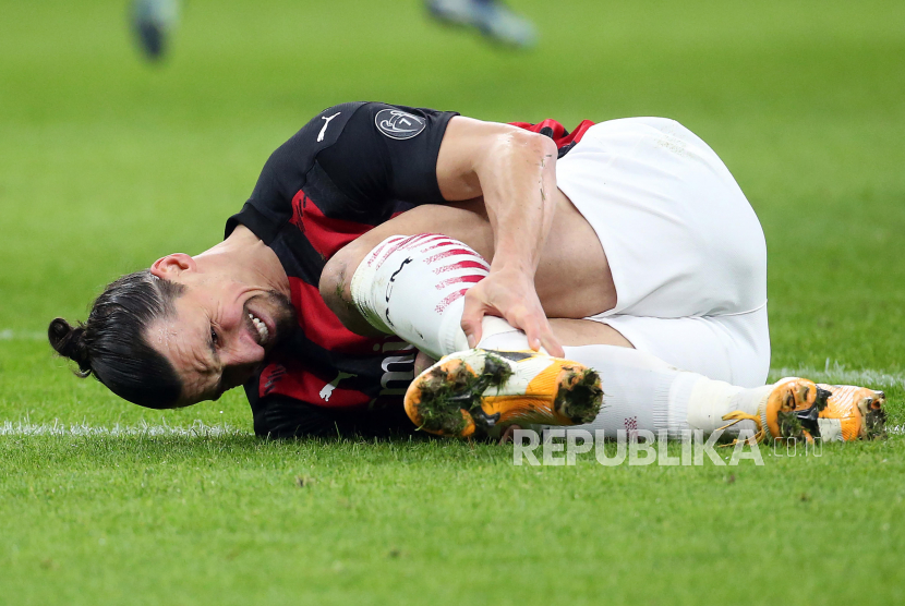 Zlatan Ibrahimovic dari AC Milan pernah mengalami cedera lutut hingga dioperasi. Operasi penggantian lutut tidak direkomendasikan untuk orang berusia 40 tahun.