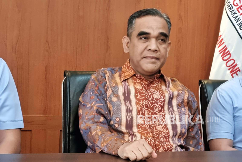 Wakil Ketua MPR yang juga Sekretaris Jenderal Partai Gerindra, Ahmad Muzani saat ditemui di ruangannya, Gedung Nusantara III, Kompleks Parlemen, Jakarta, Senin (15/1/2024). 