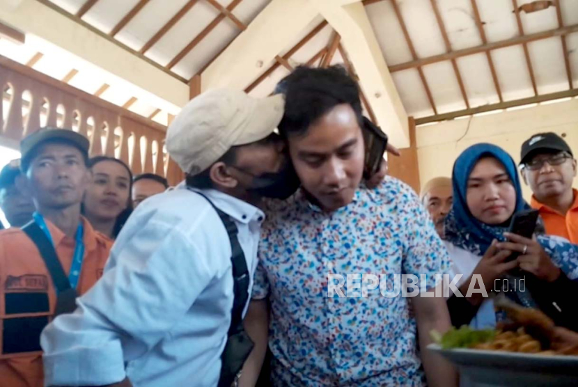 Safari perdana cawapres sekaligus Wali Kota Solo Gibran Rakabuming Raka di Kabupaten Boyolali, Jawa Tengah, Sabtu (28/10/2023).