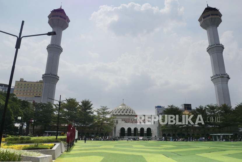 Alun-alun Kota Bandung. BMKG mencatat suhu Kota Bandung pada awal bulan ini mencapai 35,6 derajat celcius.