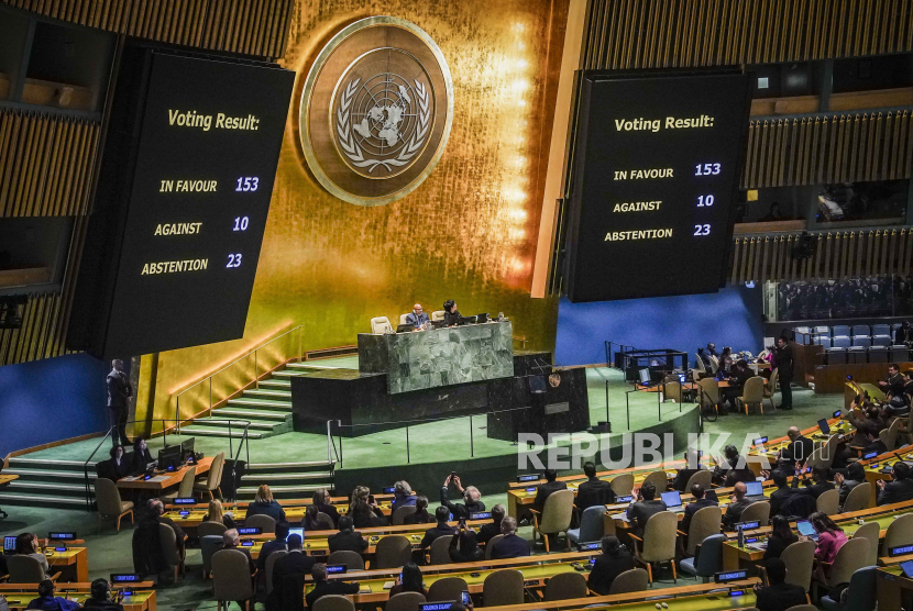 Sidang Majelis Umum PBB mendukung resolusi menyerukan Israel untuk menegakkan kewajiban kemanusiaan dalam serangan Gaza, Selasa, 12 Desember 2023.