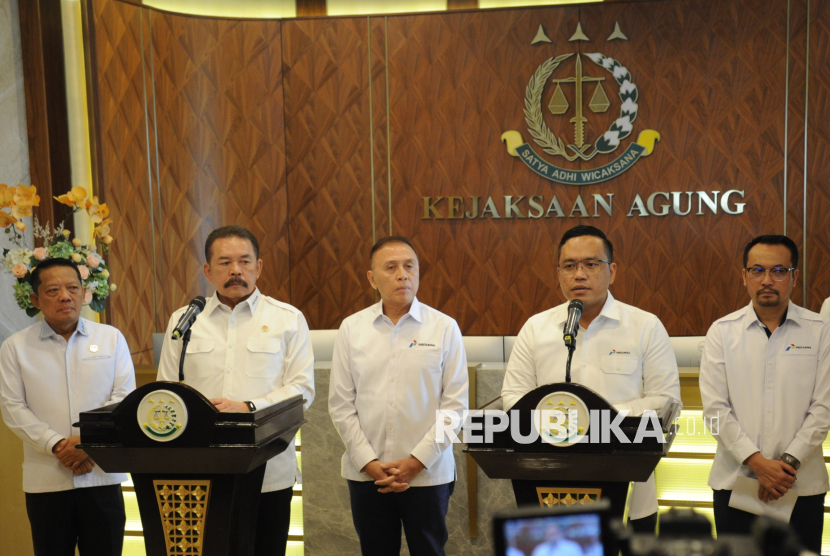 Jaksa Agung ST Burhanuddin bersama tim.