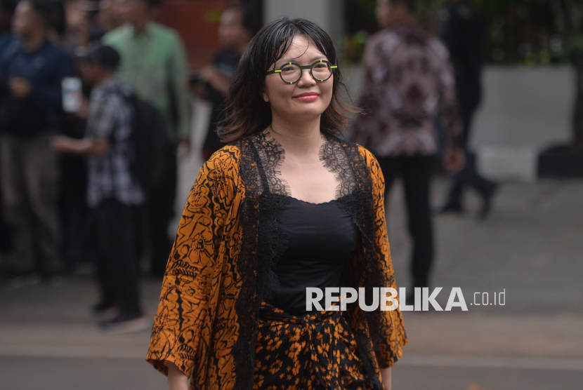 Akademisi Stella Christie tiba di kediaman Presiden Terpilih Prabowo Subianto, Kertanegara, Jakarta Selatan, Selasa (15/10/2024).