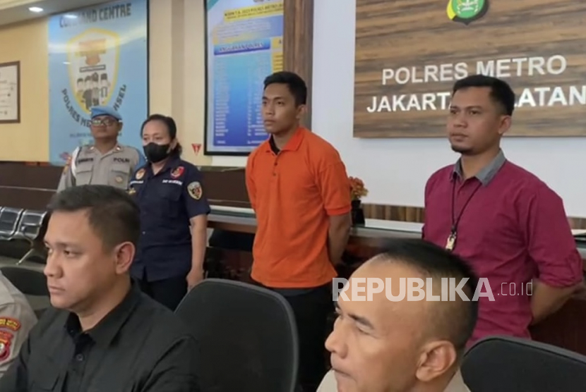 Tersangka kasus penganiayaan Mario Dandy Satriyo dihadirkan dalam rilis yang digelar Kepolisian di Polres Jakarta Selatan.