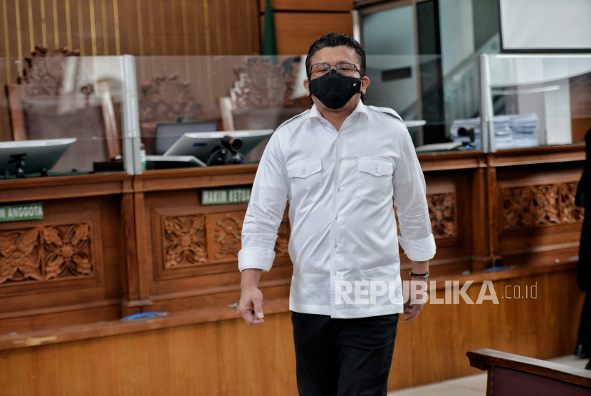 Terdakwa Ferdy Sambo saat meninggalkan ruang sidang usai menjalani sidang vonis mati di Pengadilan Negeri Jakarta Selatan, Senin (13/2/2023). 
