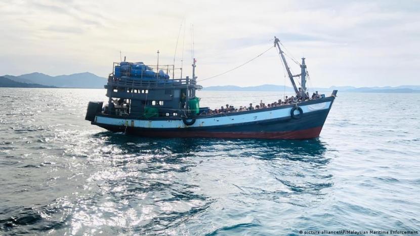 Kapal Pengungsi Rohingya Mendarat di Aceh Setelah Berbulan Terapung di Lautan