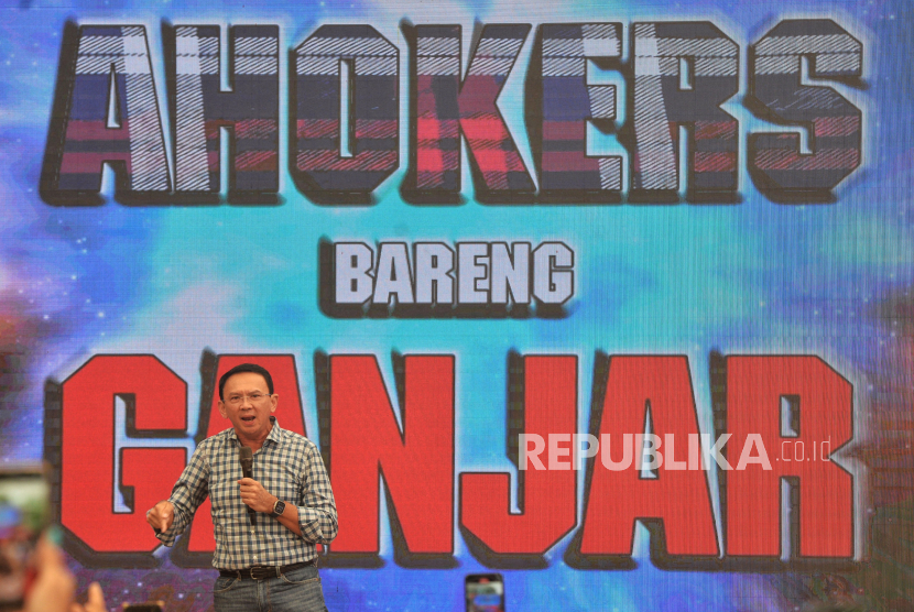 Politikus PDIP Basuki Tjahaja Purnama alias Ahok menyampaikan orasi politiknya dalam acara Ahokers Bareng Ganjar-Mahfud di Rumah Aspirasi Relawan Ganjar-Mahfud TKRPP, Jakarta, Ahad (4/2/2024).