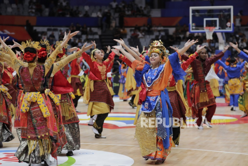Kemeriahaan pembukaan Piala Dunia Basket 2023 atau FIBA World Cup 2023.