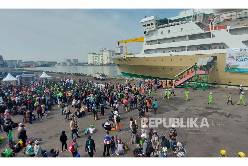 Pelabuhan Tanjung Emas Semarang.