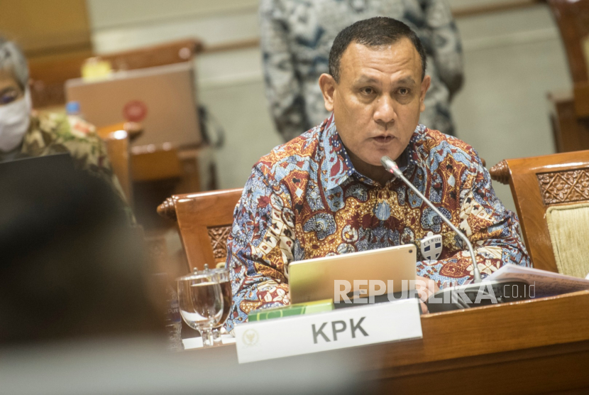 Ketua KPK Firli Bahuri menyampaikan tanggapannya saat mengikuti Rapat Dengar Pendapat dengan Komisi III DPR di komplek Parlemen, Jakarta, Kamis (25/6/2020). Rapat yang diikuti oleh Ketua KPK, PPATK dan BNN tersebut membahas mengenai Rancangan Kerja Anggaran (RKA) K/L dan Rancangan Kerja Pemerintah (RKP) K/L untuk tahun anggaran 2021.  ANTARA FOTO/Muhammad Adimaja/nz