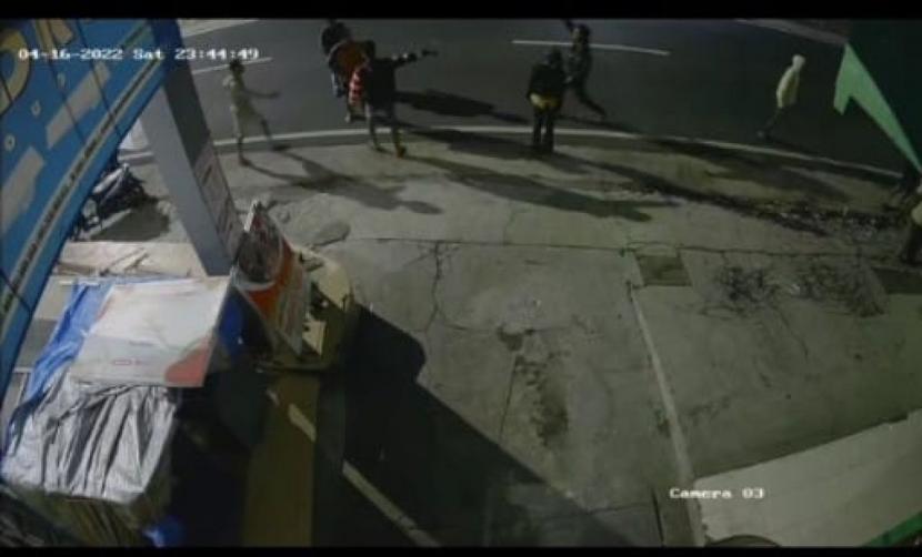 Beredar Video Baku Hantam Gerombolan Pemuda Diduga Geng Motor di Kota Batu