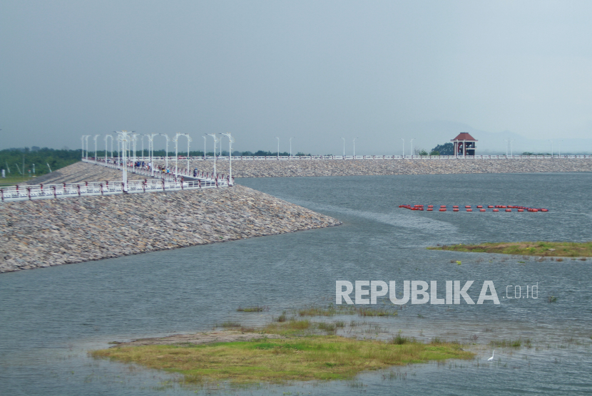 Suasana bendungan Semantok usai diresmikan Presiden Joko Widodo di Kabupaten Nganjuk, Jawa Timur, Selasa (20/12/2022). Bendungan senilai Rp1,17 triliun sepanjang 3,1 kilometer tersebut menjadi bendungan terpanjang se-Asia Tenggara. 