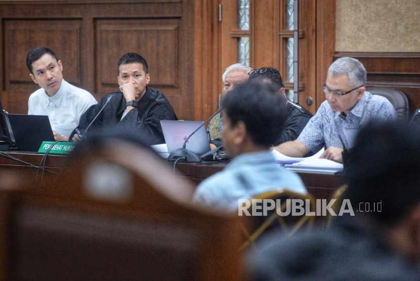 Terdakwa kasus dugaan korupsi pengelolaan tata niaga komoditas timah Harvey Moeis mengikuti sidang di Pengadilan Tipikor, Jakarta, Kamis (5/9/2024). Sidang lanjutan tersebut beragendakan mendengarkan keterangan saksi. Ada dua saksi yang dihadirkan dalam sidang tersebut.