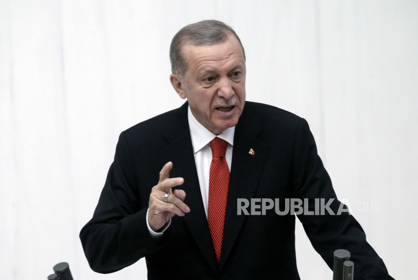 Presiden Turki Recep Tayyip Erdogan mengkritik negara-negara Barat karena tetap diam terhadap pembantaian di Palestina.