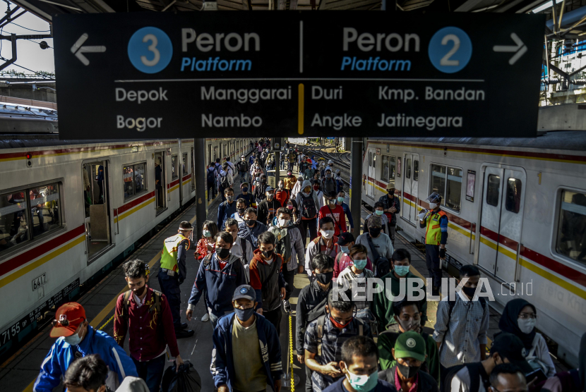 Mulai Senin, 3 Mei 2021, Stasiun Tanah Abang, Jakarta Pusat, tidak melayani penumpang yang hendak naik maupun turun setiap pukul 15.00 - 19.00 WIB.