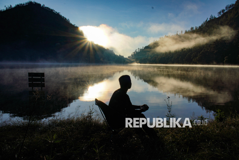 Pesona Keindahan Panorama Alam Danau Ranu Kumbolo