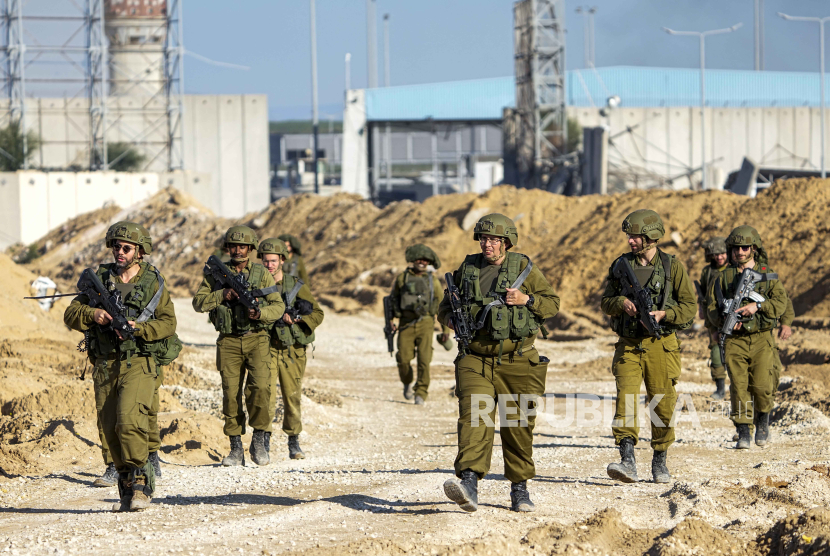 Tentara zionis Israel di Jalur Gaza, Jumat (15/12/2023). Hamas tidak akan menyerahkan Gaza ke zionis Israel