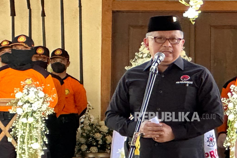 Sekjen PDIP, Hasto Kristiyanto. PN Jakpus putuskan tunda Pemilu 2024, PDIP meminta proses pemilu tetap dilanjutkan.