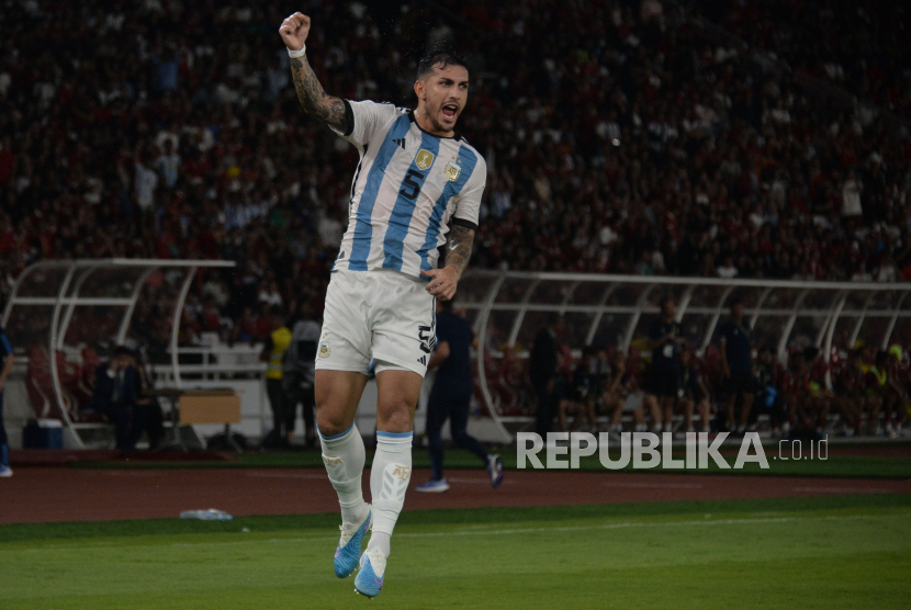 Gelandang timnas Argentina, Leandro Paredes, akan membela AS Roma.