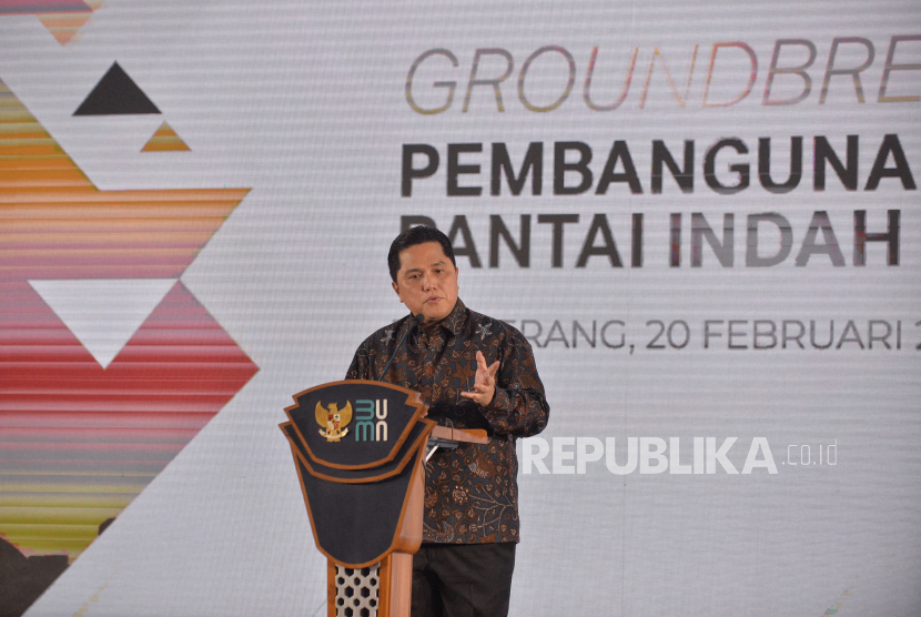 Menteri BUMN Erick Thohir memberikan sambutan saat groundbreaking pembangunan gedung BNI di Kawasan PIK 2, Tangerang, Banten, Selasa (20/2/2024). 