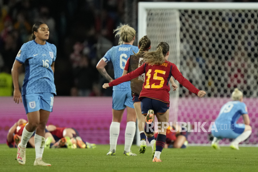 Eva Navarro dari Spanyol  bek tengah berlari merayakan kemenangannya saat memenangkan final sepak bola Piala Dunia Wanita antara Spanyol dan Inggris di Stadium Australia di Sydney, Australia, Ahad (20/8/2023).