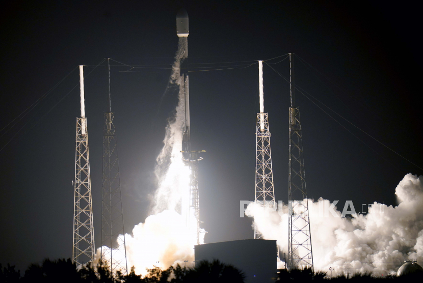 Peluncuran Roket SpaceX Falcon 9. ilustrasi