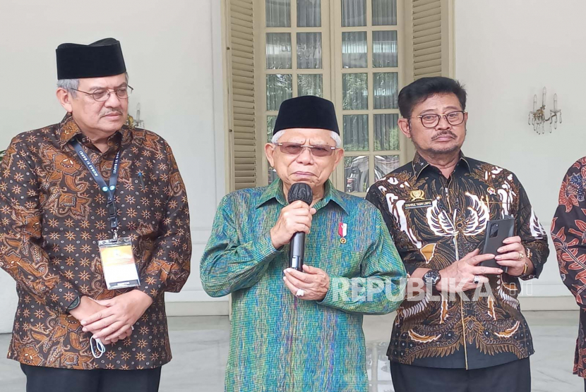 Wakil Presiden Maruf Amin saat diwawancarai wartawan di Istana Wakil Presiden, Jakarta, Jumat (3/3/2033). 