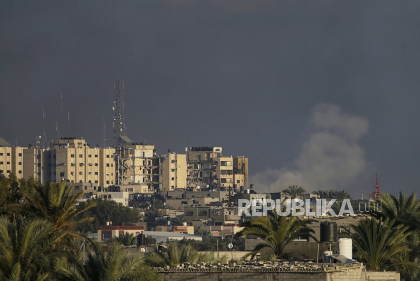 Pemandangan hancurnya menara Al Nusairat selama operasi militer Israel di kamp pengungsi Al Nusairat di selatan Jalur Gaza, (5/1/2024). 