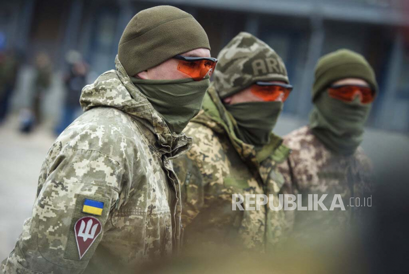 Sejak Januari, sebanyak 65 tentara Ukraina telah menerima pelatihan menggunakan sistem rudal pertahanan untuk melacak dan menembak jatuh pesawat musuh.