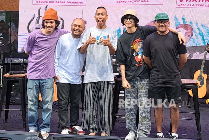 Grup musik Fourtwnty pada konferensi pers Tur Album Nalar di JIEXPO Kemayoran, Kamis (28/12/2023). 