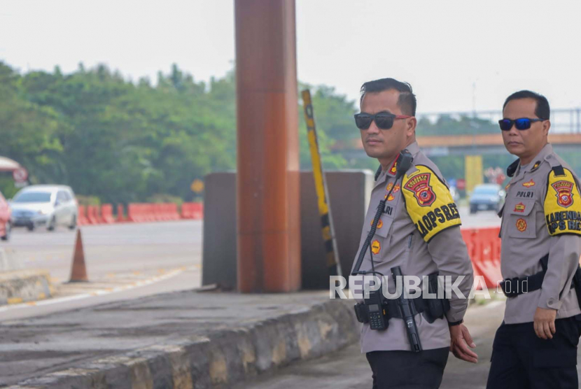 Kapolresta Cirebon, Kombes Pol Arif Budiman, melaksanakan pemantauan penerapan One Way di GT Palimanan, Kecamatan Gempol, Kabupaten Cirebon, Selasa (18/4/2023).