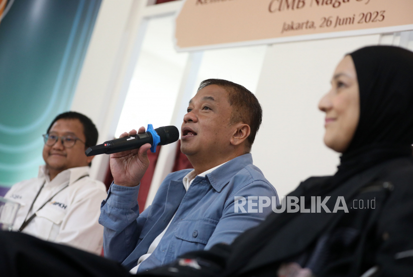 Head of Sharia Consumer CIMB Niaga Bung Aldilla (tengah).