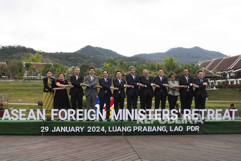 Para menteri luar negeri Perhimpunan Bangsa-Bangsa Asia Tenggara (ASEAN) menghadiri AMM Retreat yang diselenggarakan di bawah keketuaan Laos di Luang Prabang, pada Senin (29/1/2024)