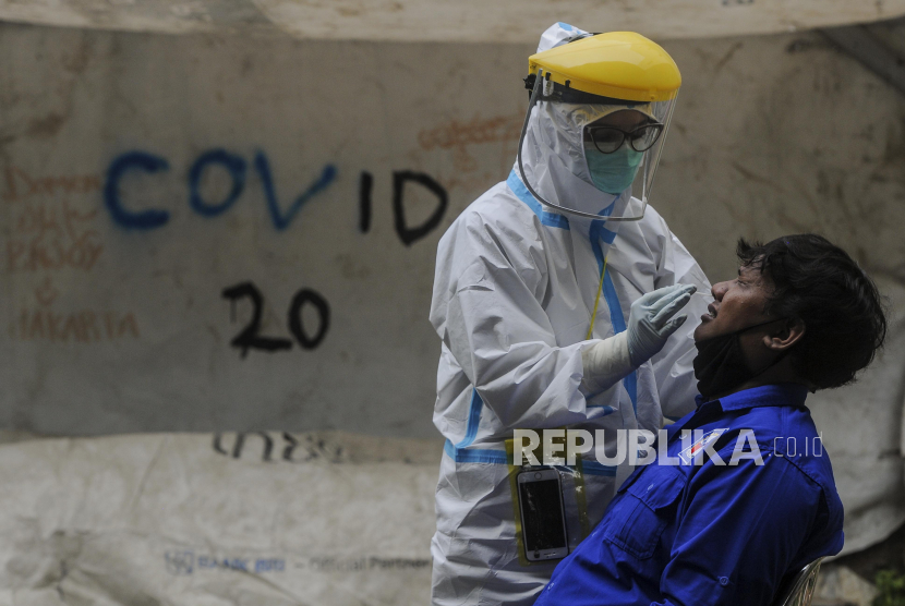 Pemkab Sleman terus meningkatkan upaya-upaya pencegahan penyebaran Covid-19 dengan melakukan swab massal di pesantren.