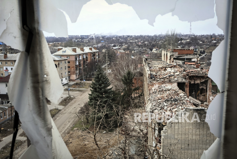 Pemandangan kota Bakhmut, tempat pertempuran terberat dengan pasukan Rusia, wilayah Donetsk, Ukraina, Rabu (15/3/2023).