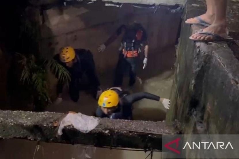 Anak Hilang di Saluran Air Jambi, Pencarian Basarnas Dilanjutkan