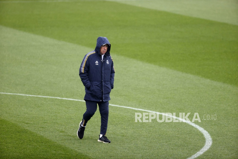 elatih kepala Real Madrid Carlo Ancelotti saat sesi latihan tim di Madrid, Sabtu (4/11/2023).